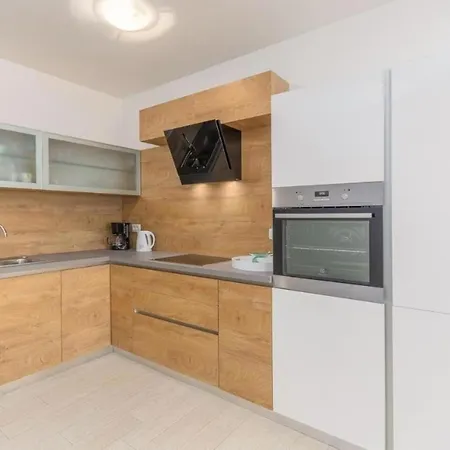 Apartment In Novigrad Mit Terrasse Und Garten